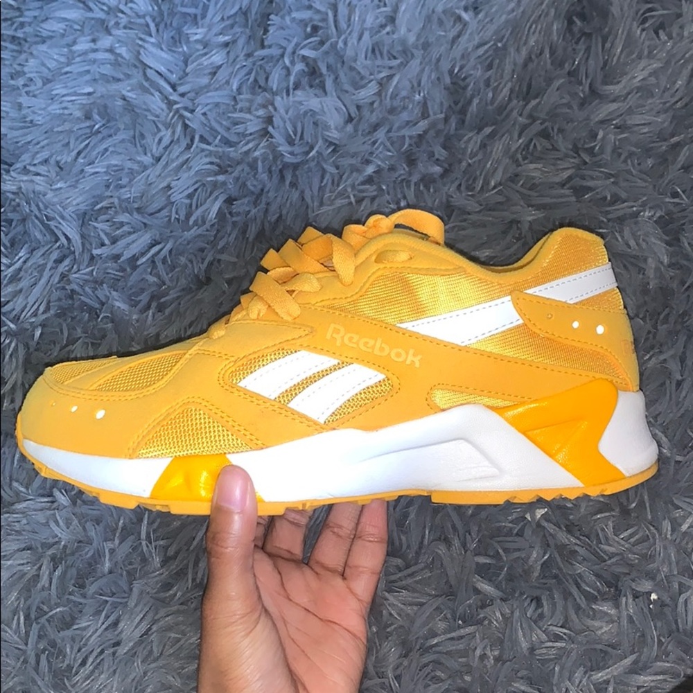 Reebok Classics - Picture 3 of 5